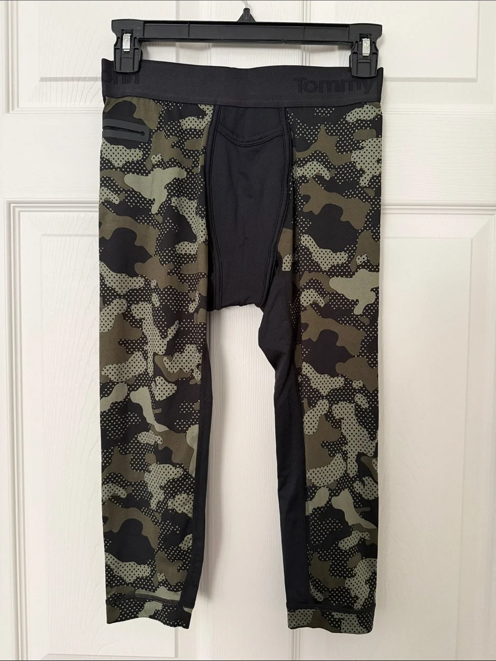 Tommy John men’s Olive Camo Athletic Leggings